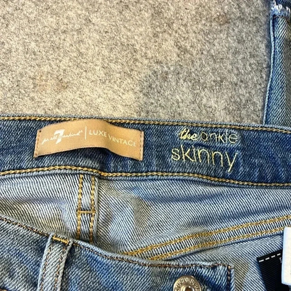 7 for all Mankind, The Ankle Skinny  Lux Vintage. Unique Ankle Detail!! - Picture 9 of 12